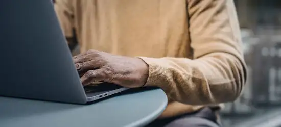 Compresser PDF : Comment réduire la taille d'un fichier PDF ? Image d'ordinateur portable